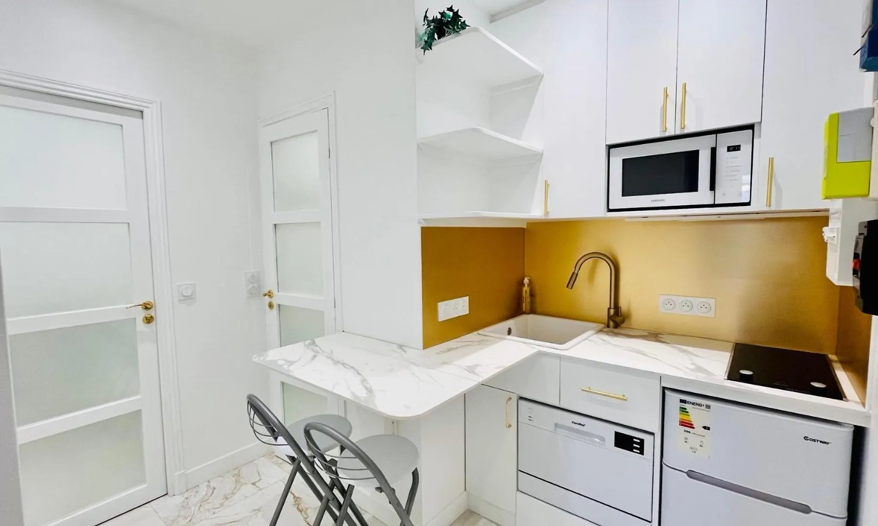 Paris Rare Pearl 5E Notre Dame Saint Michel Apartment